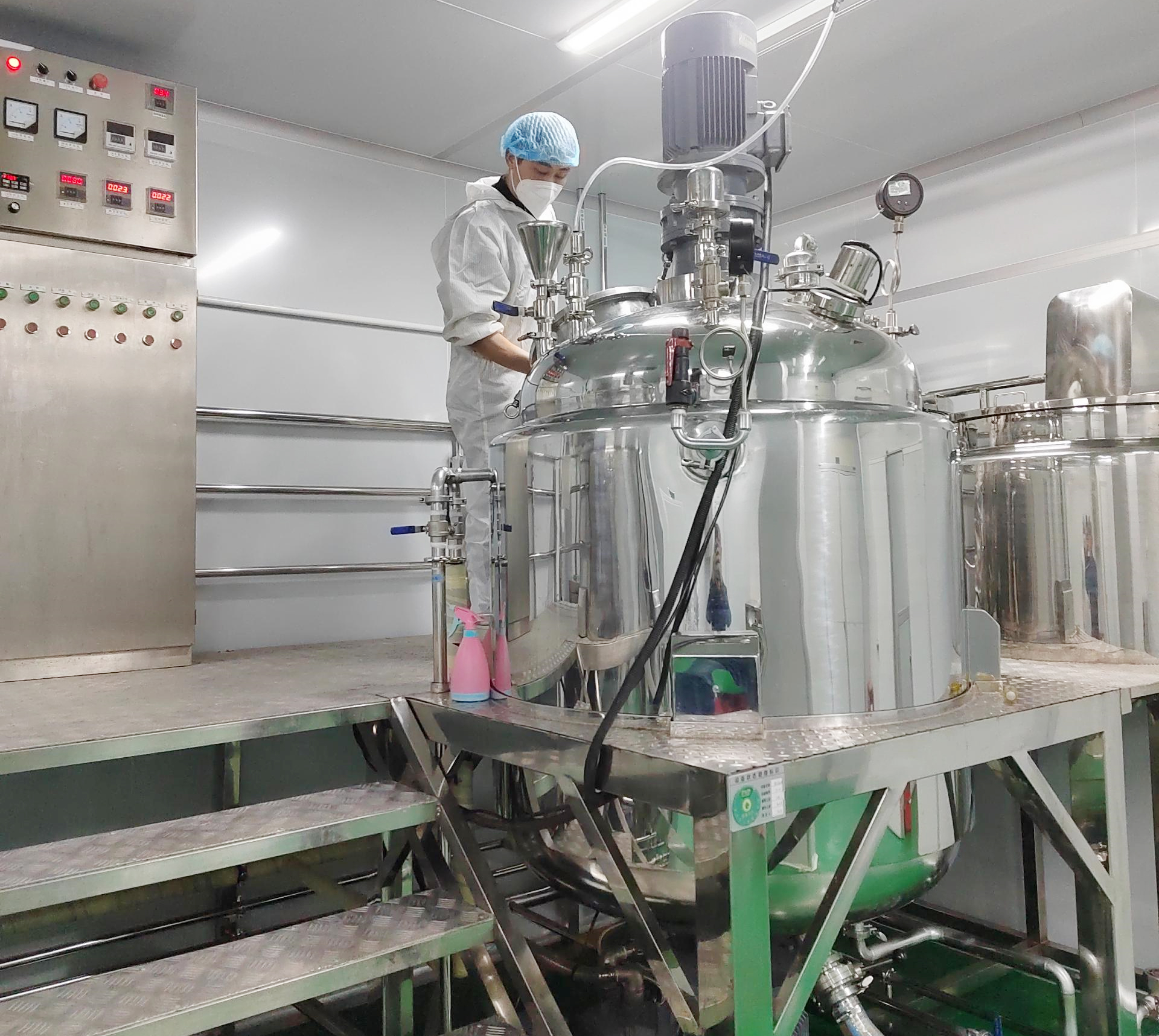 新起点,新征程!acumoxi全新化妆品生产线正式启动!