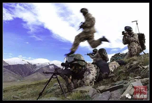 "西南猎豹"特战旅帅呆了:配发全息瞄准具 看哪儿打哪儿