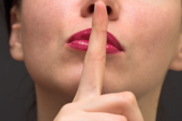 在职场中闯荡时,以下几句话做好不要说,会让领导对你没有好印象