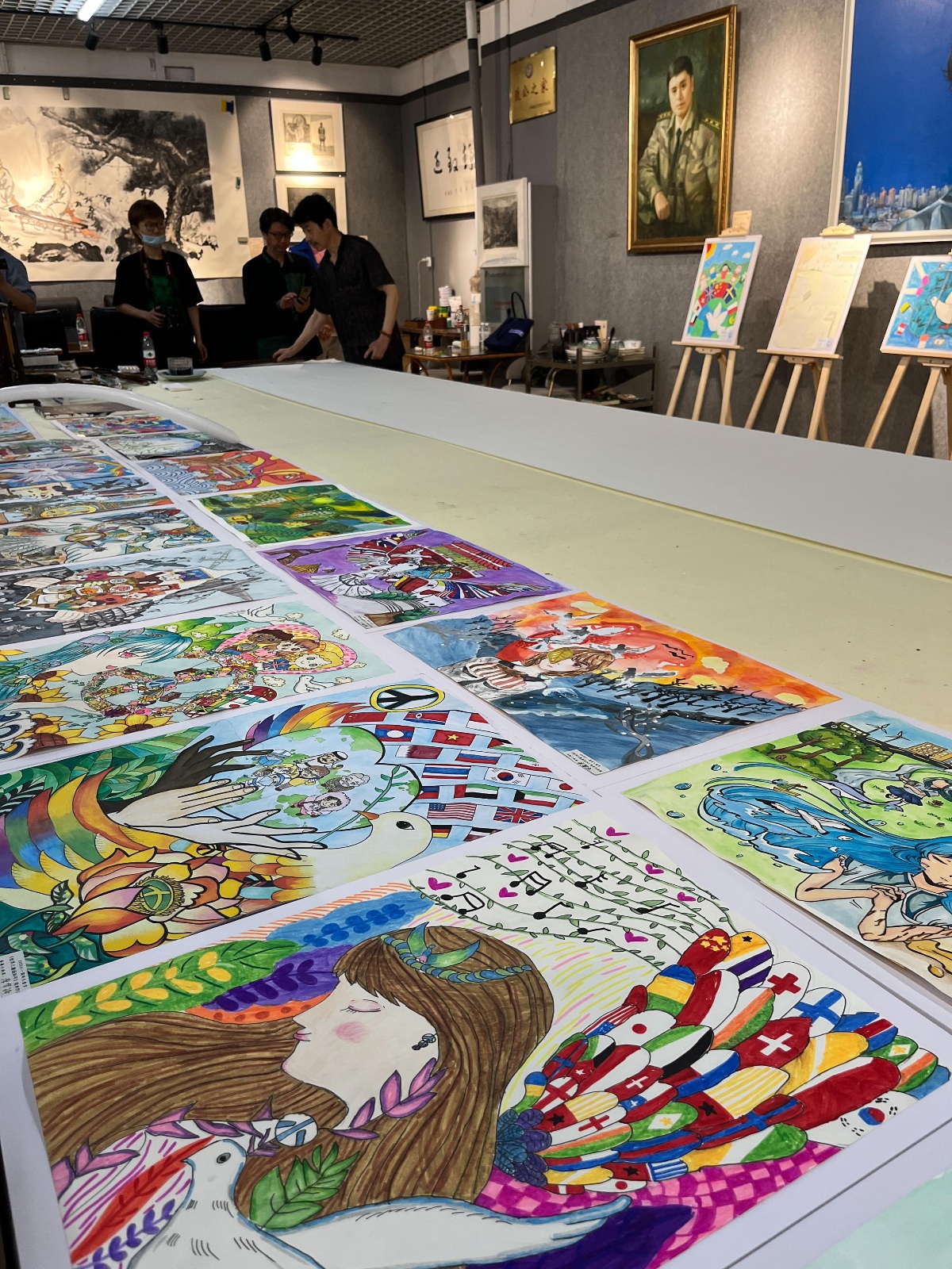 "世界儿童画和平"美术作品展在武汉开幕