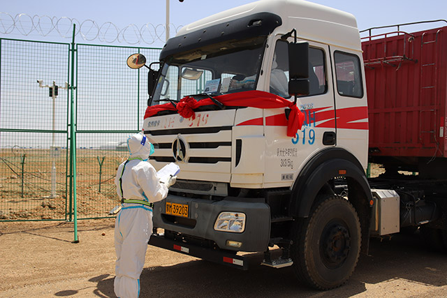 内蒙古乌力吉口岸实现今年首次临时开放通关过货