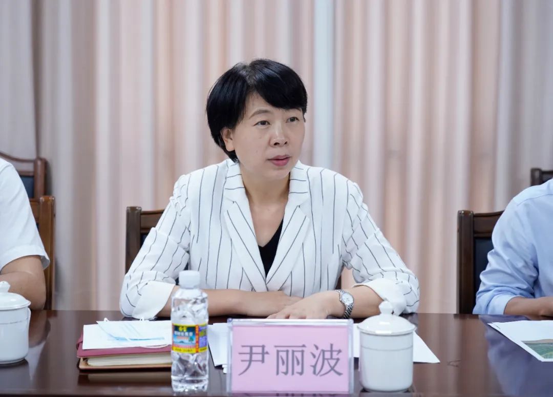 尹丽波开展接访活动 听民意解民忧