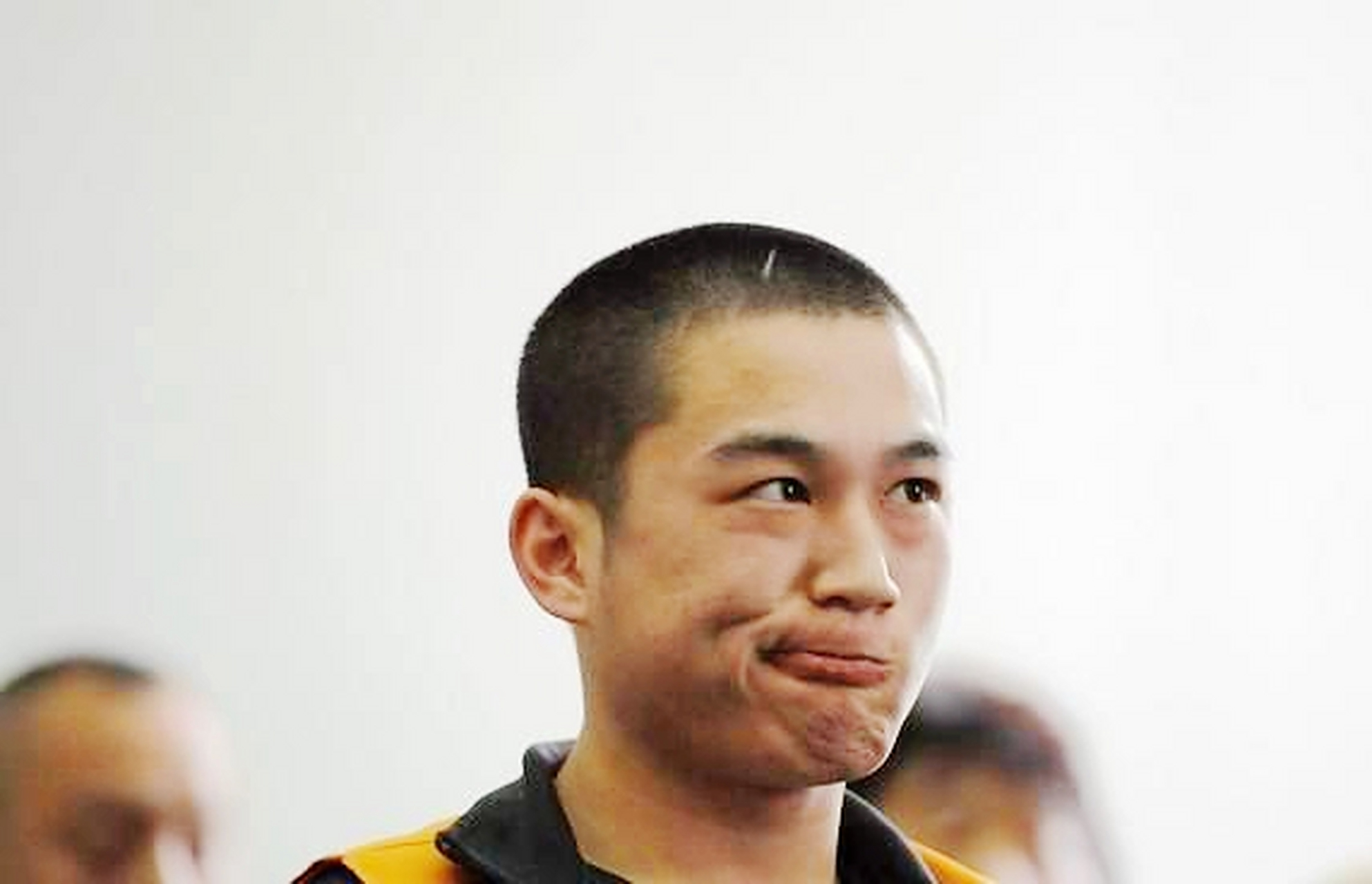 4岁时,父亲误杀好友,被判死刑!后来继母也离家出走,她只能跟