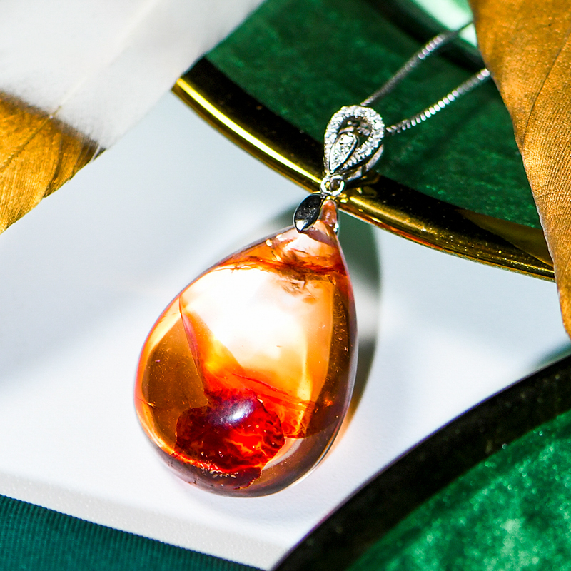 商品专题_花晶凤羽晶:它属于坦桑尼亚特有的老矿——凤羽晶品种,水晶