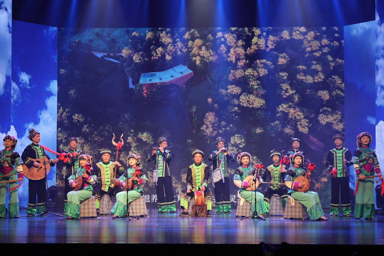 布依八音坐唱唱响上海兰心大戏院