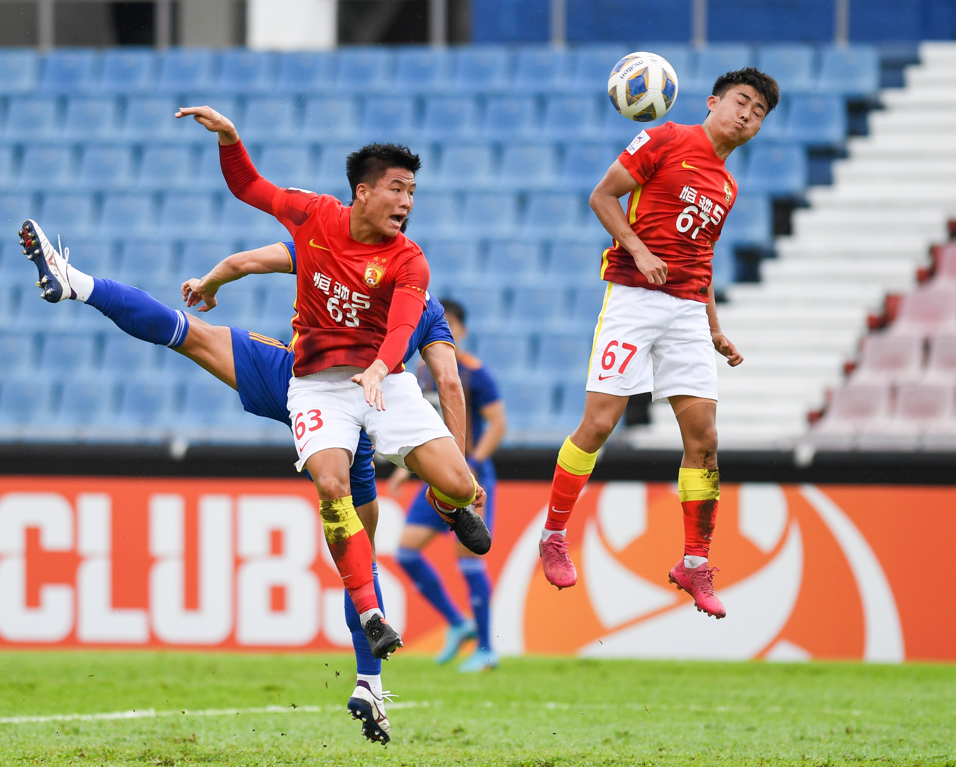 (体育)足球——亚冠:中国广州队不敌韩国蔚山现代队