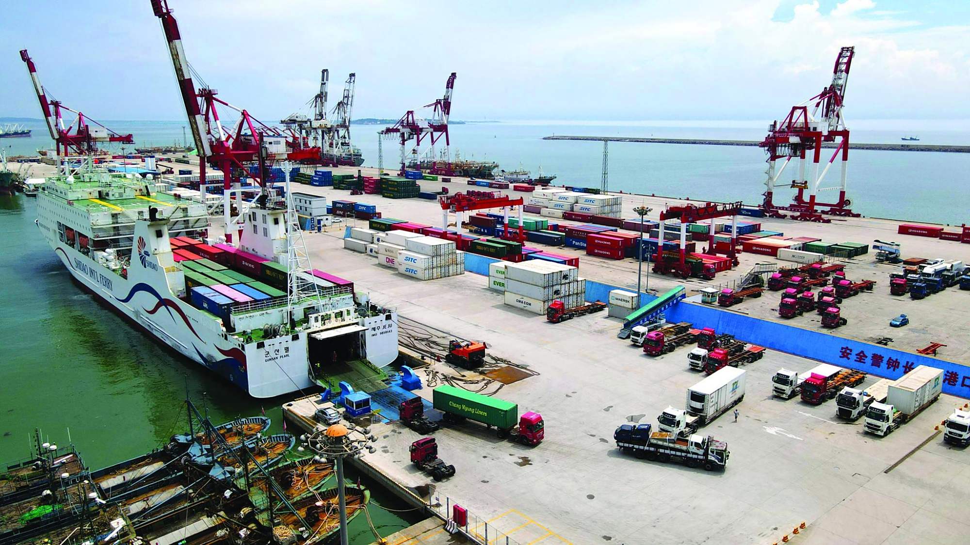 山东石岛新港跨境电商中转业务创历史最好水平