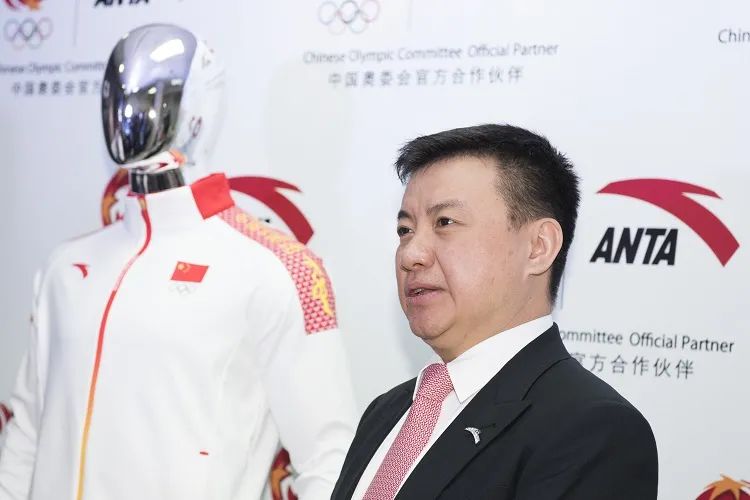 点赞!安踏集团总裁郑捷成为服饰行业最佳职业经理人!