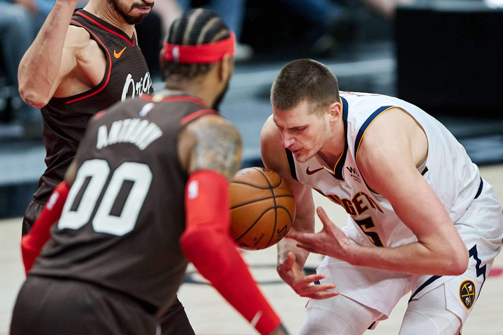 送湖人参加附加赛!利拉德22 10率开拓者大胜掘金 约基奇空砍21分