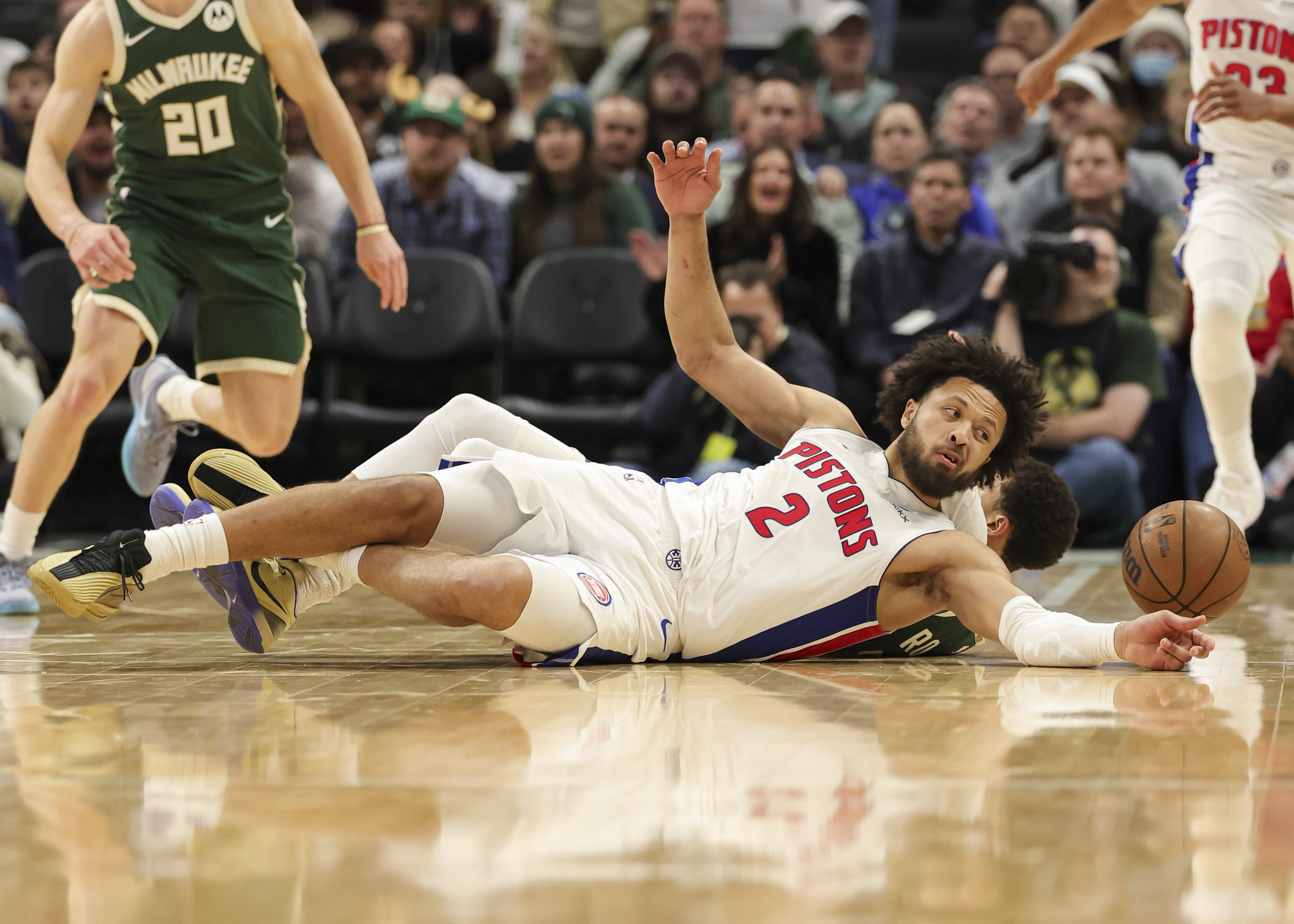 芝加哥公牛完成体检备战NBA季后赛密尔沃基雄鹿围绕德甲豪取连胜，拜仁慕尼黑冲刺阶段单刀错失看傻球迷