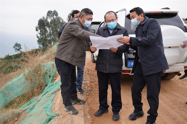 苏正清调研美丽乡村道路,公益性墓地建设等工作