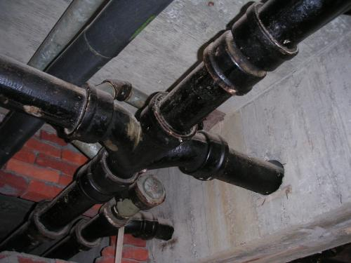 铸铁管漏水怎么办?这样做彻底防水堵漏