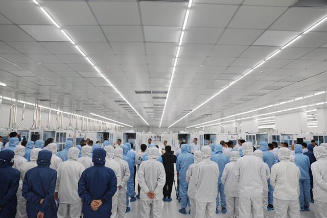 晶澳科技曲靖三期年产10gw高效电池片项目首片下线