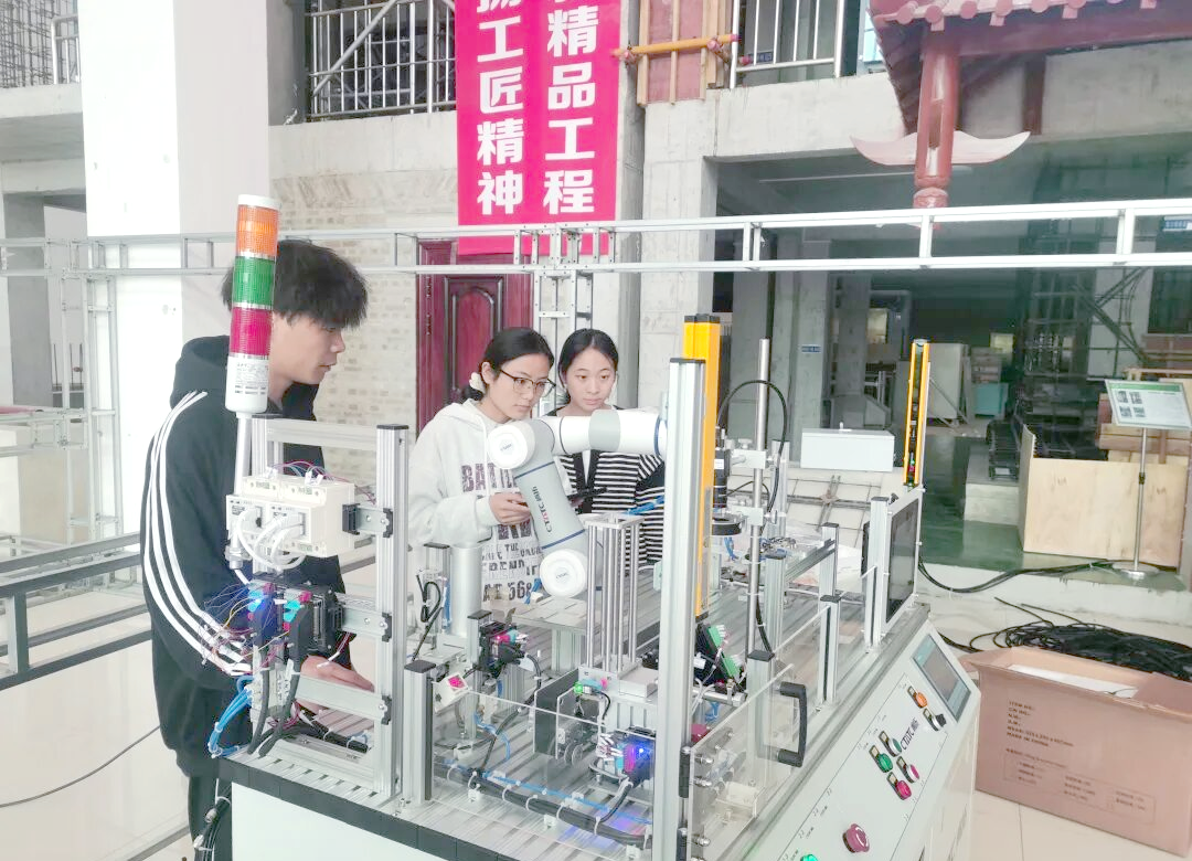 毕节职院工矿建筑系学生专升本考试大获成功