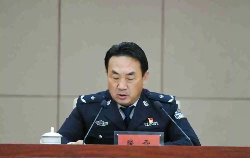 哈密市公安局组织开展"坚持政治建警全面从严治警"教育整顿政治轮训