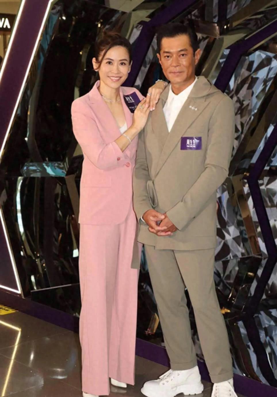 53岁古天乐和同龄宣萱活动同框,两人"配一脸",网友直呼在一起