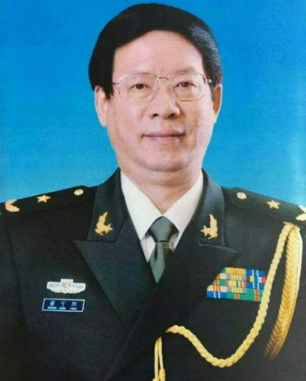 马龄松:开国中将张震的夫人,子女都很优秀,三个少将,一个上将