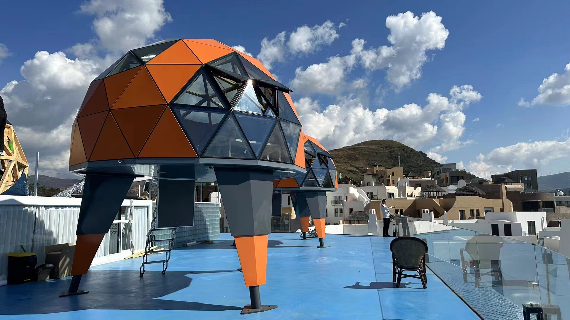 星空号太空舱民宿采用装配式安装方式,不限制地形