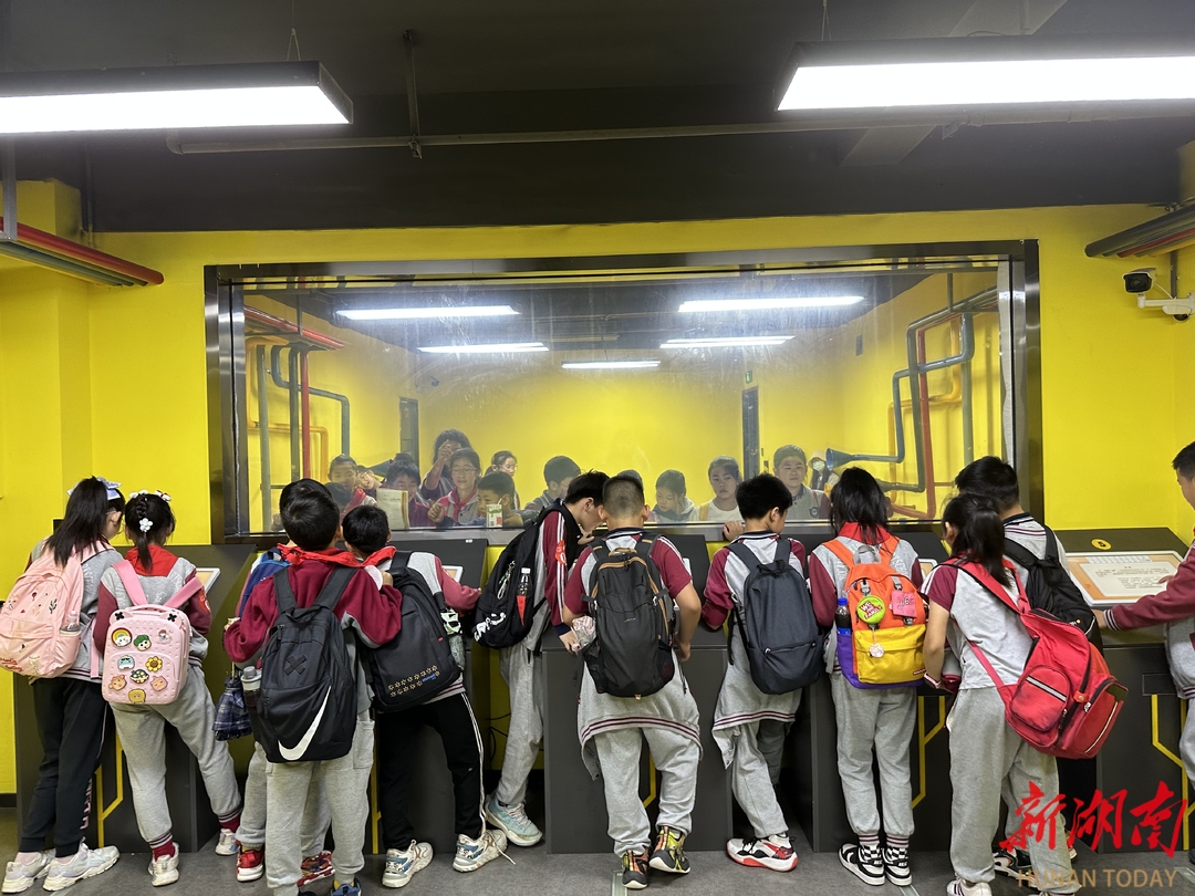 博才梅溪湖小学(北校区)开展"体验日报小记者,探索新闻大世界"研学