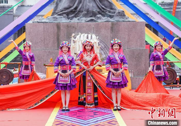 广西布努瑶祭祀始祖密洛陀 乐舞祈福展示民族风情