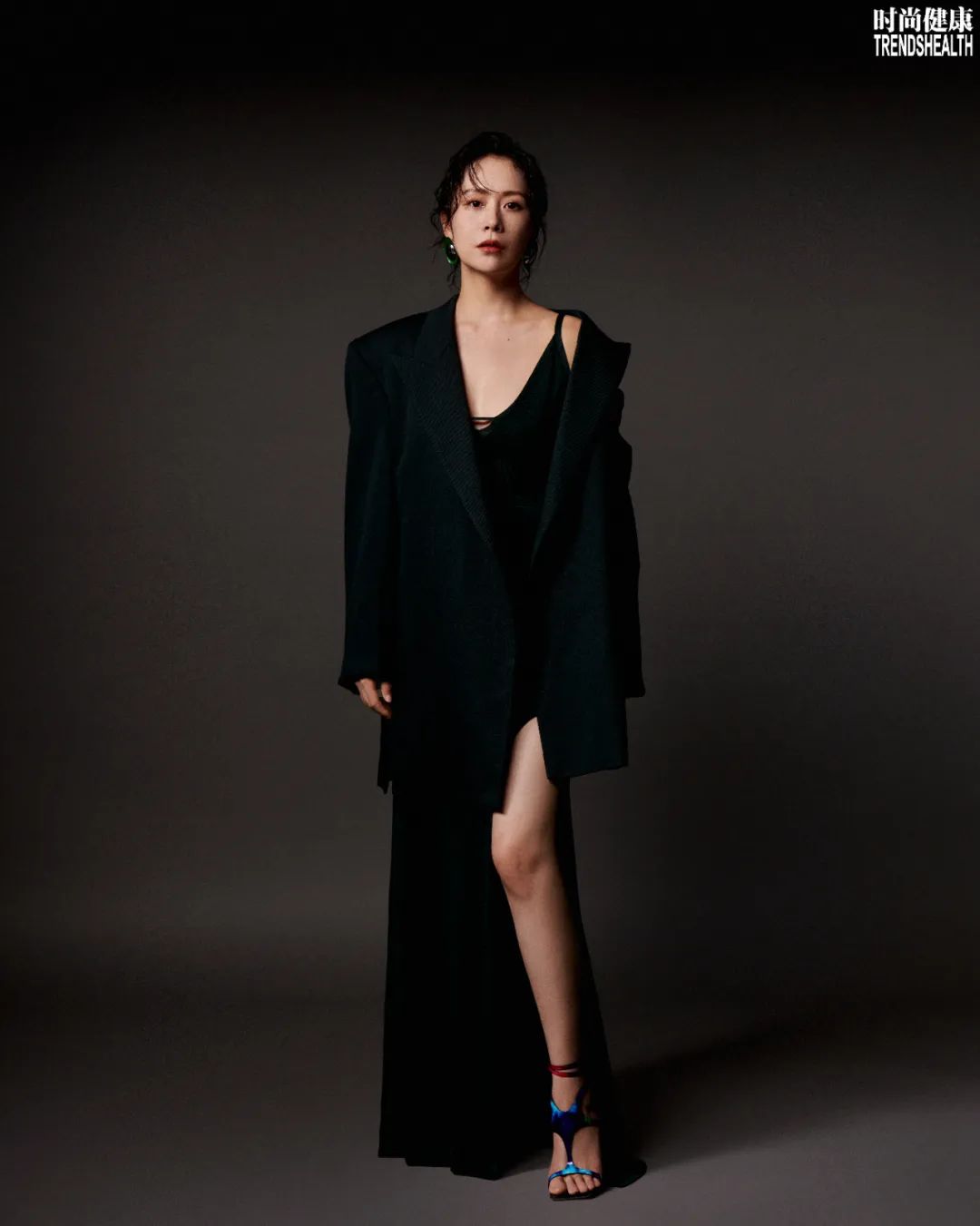 时尚健康封面人物海清像孩子一样浪漫