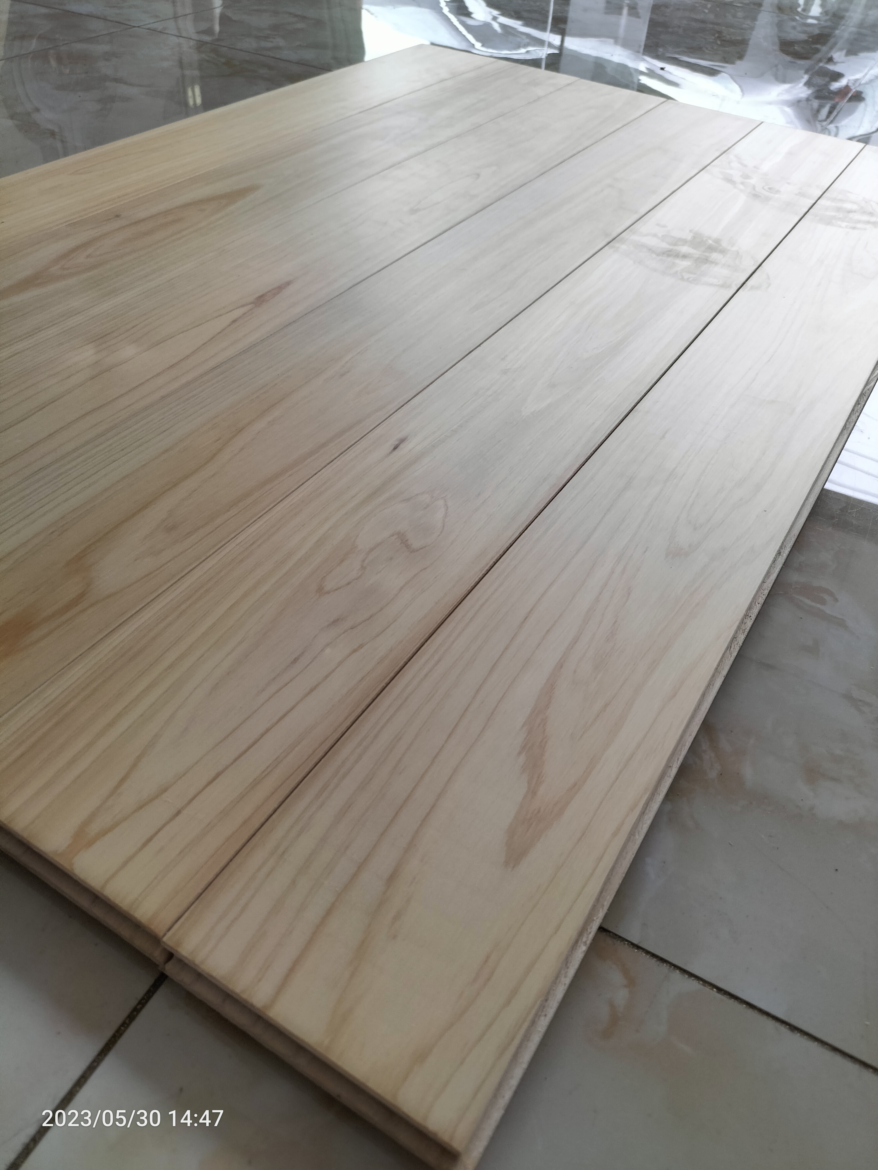 日本桧木地板容易开裂变形吗?