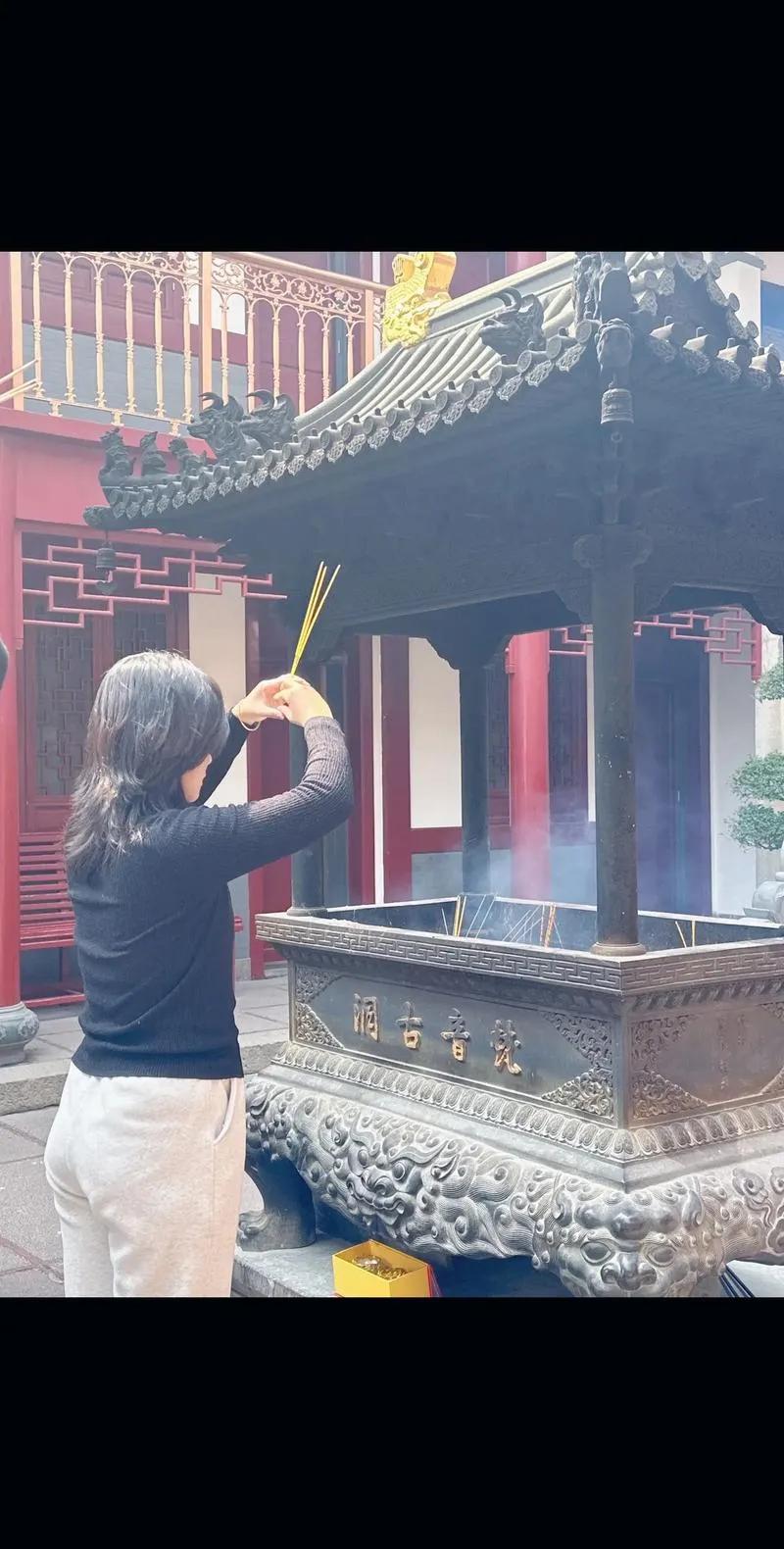 去寺庙烧香拜佛,三件事要记住,违反了不仅无功德,还会影响运势