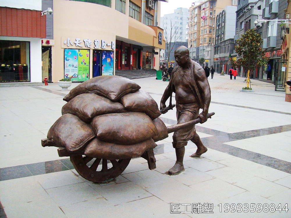 码头文化雕塑 铸铜商贩人物雕塑 拉车