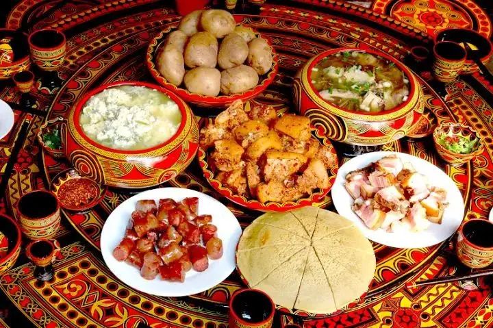 这个深秋,来峨边吧!赏漫山红叶,还能品尝特色美食!