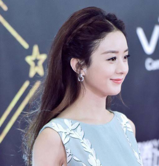赵丽颖下地干活手法娴熟,活脱脱的农村妹子,如今状态越来越好