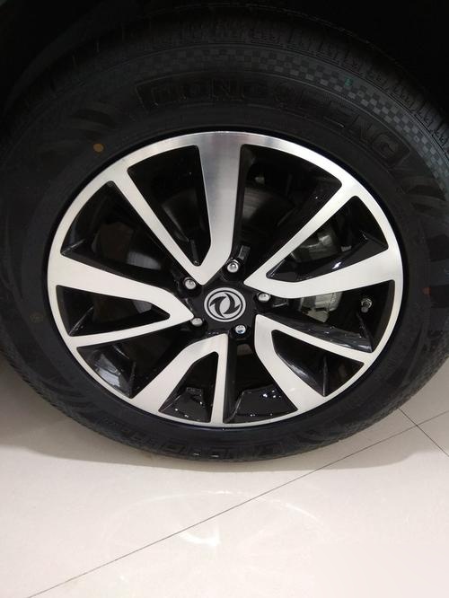 风光580能装18寸轮毂吗