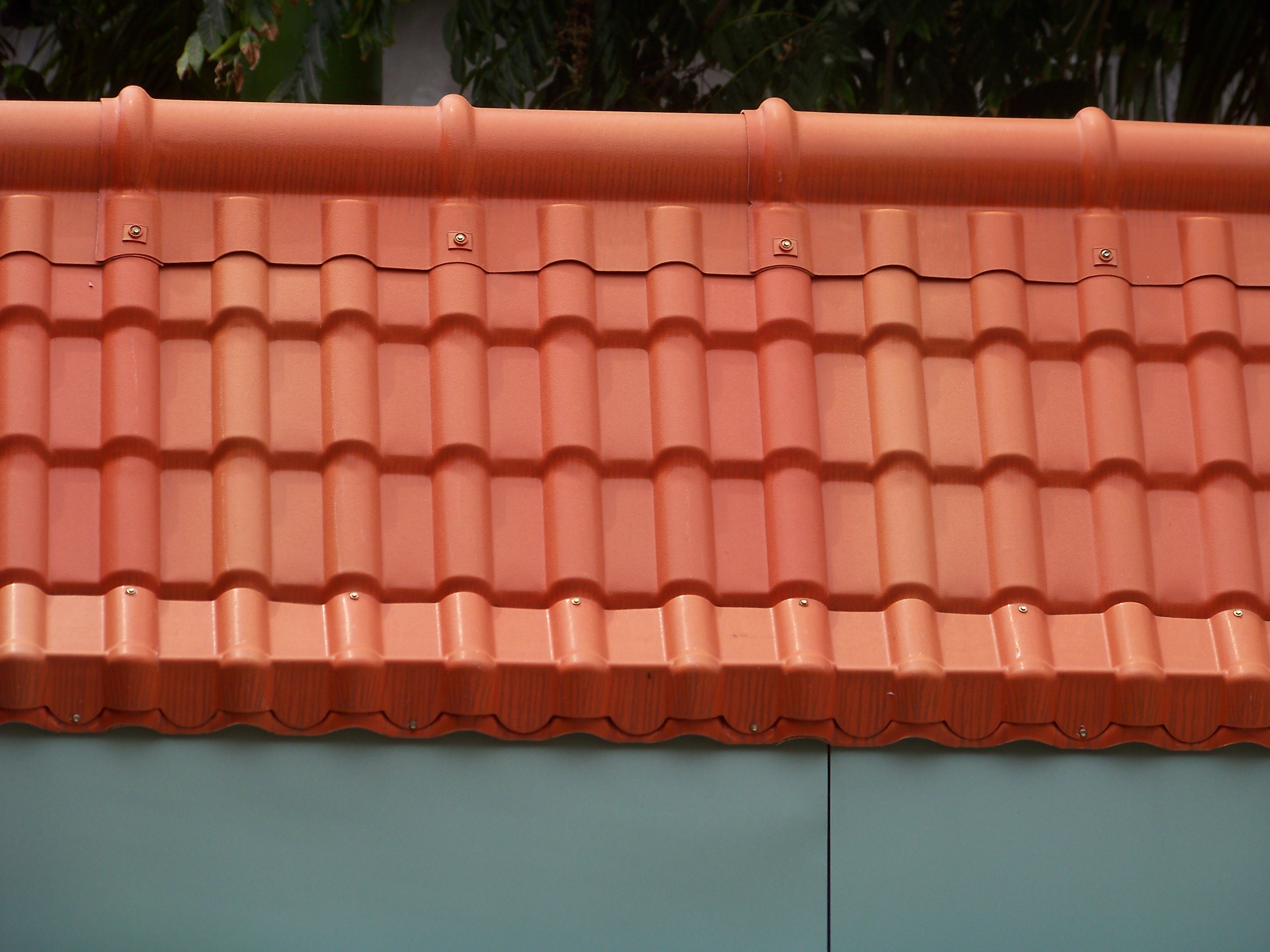 新建房屋顶用树脂瓦还是彩钢瓦,选对了就能节约一两千元