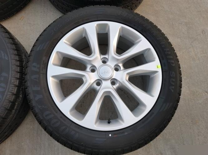 大切诺基轮毂孔距多少