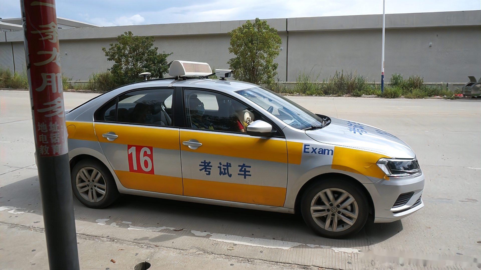 科目三考试起步是不是离合器抬到半联动然后加油门再松手刹