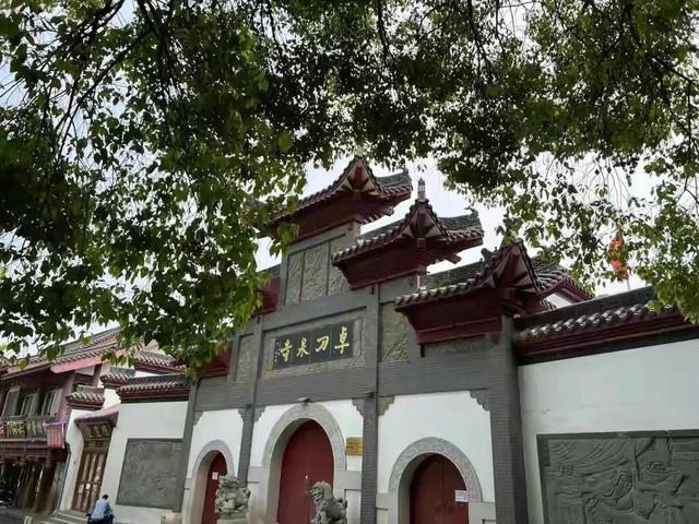走进武汉古卓刀泉寺,与方丈聊天"纪念关公卓刀为泉1815年"事宜