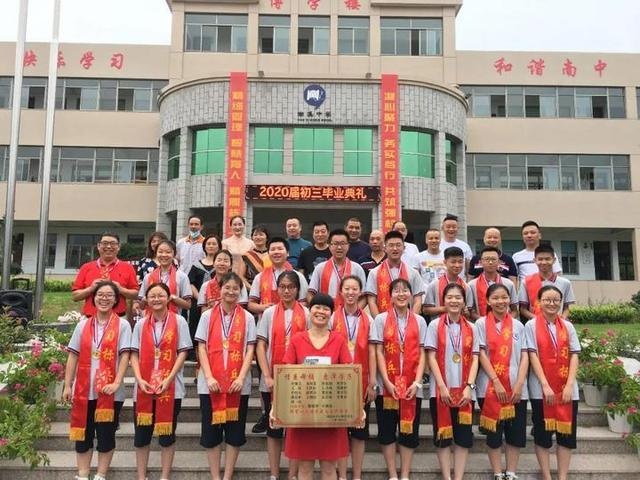 南溪中学校友出资设立基金奖励优秀学子