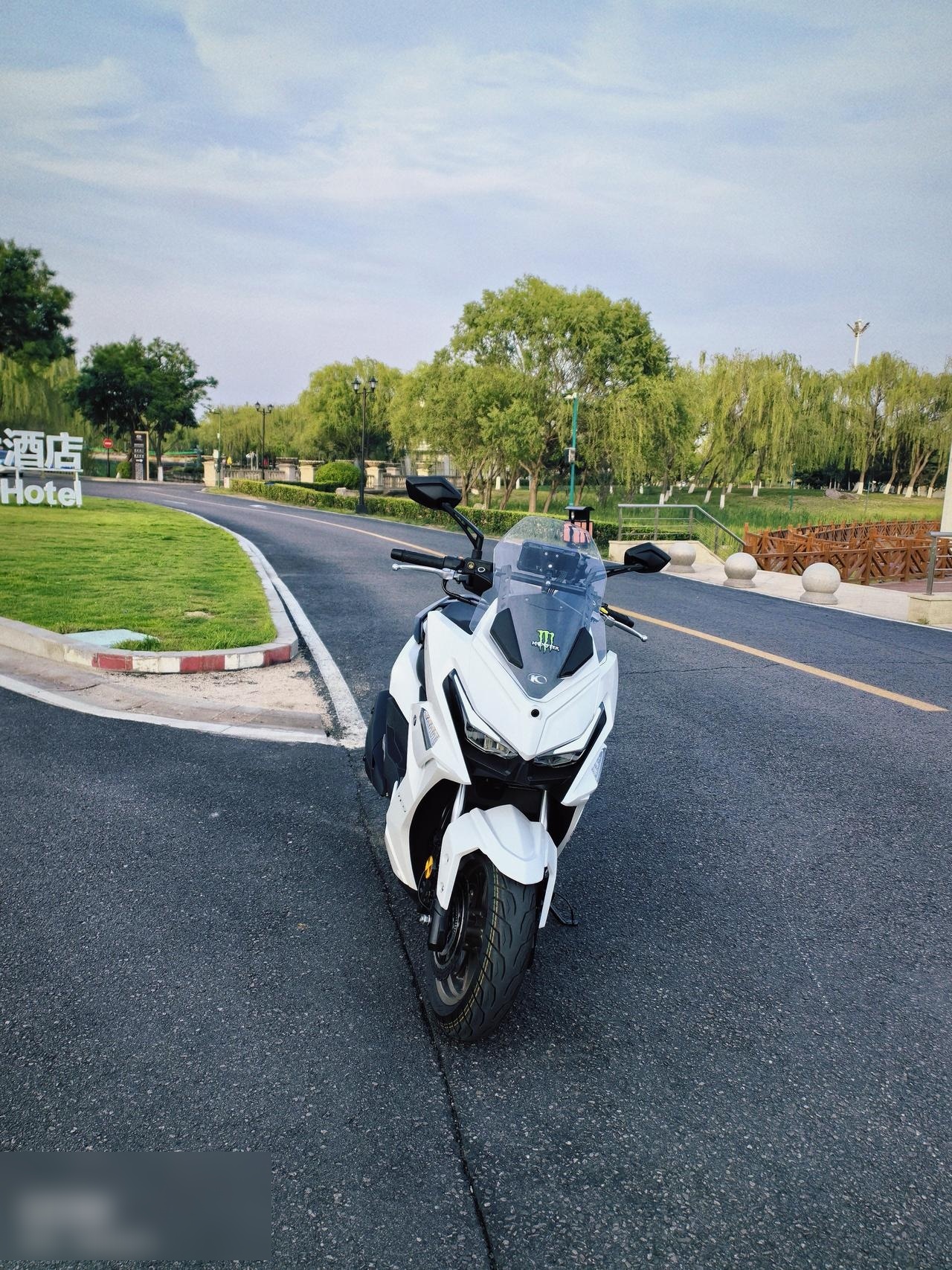 我在四月一日提回了我的光阳racingh150摩托车,次日完成了上牌手续