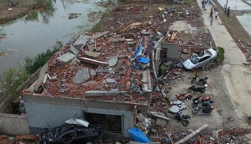 江苏盐城大丰区遭受强对流天气影响,出现龙卷风灾害