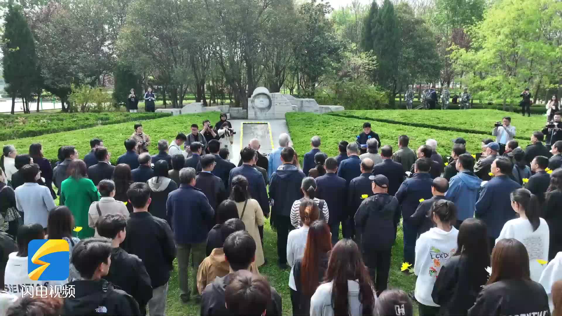 枣庄市台儿庄区举行台儿庄大战胜利86周年纪念活动