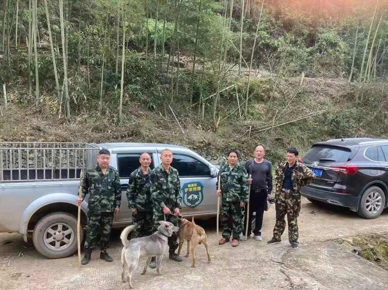 赣县区护农狩猎队在行动