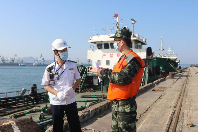 非法过驳12吨成品油!烟台海警局查扣两艘违法船舶