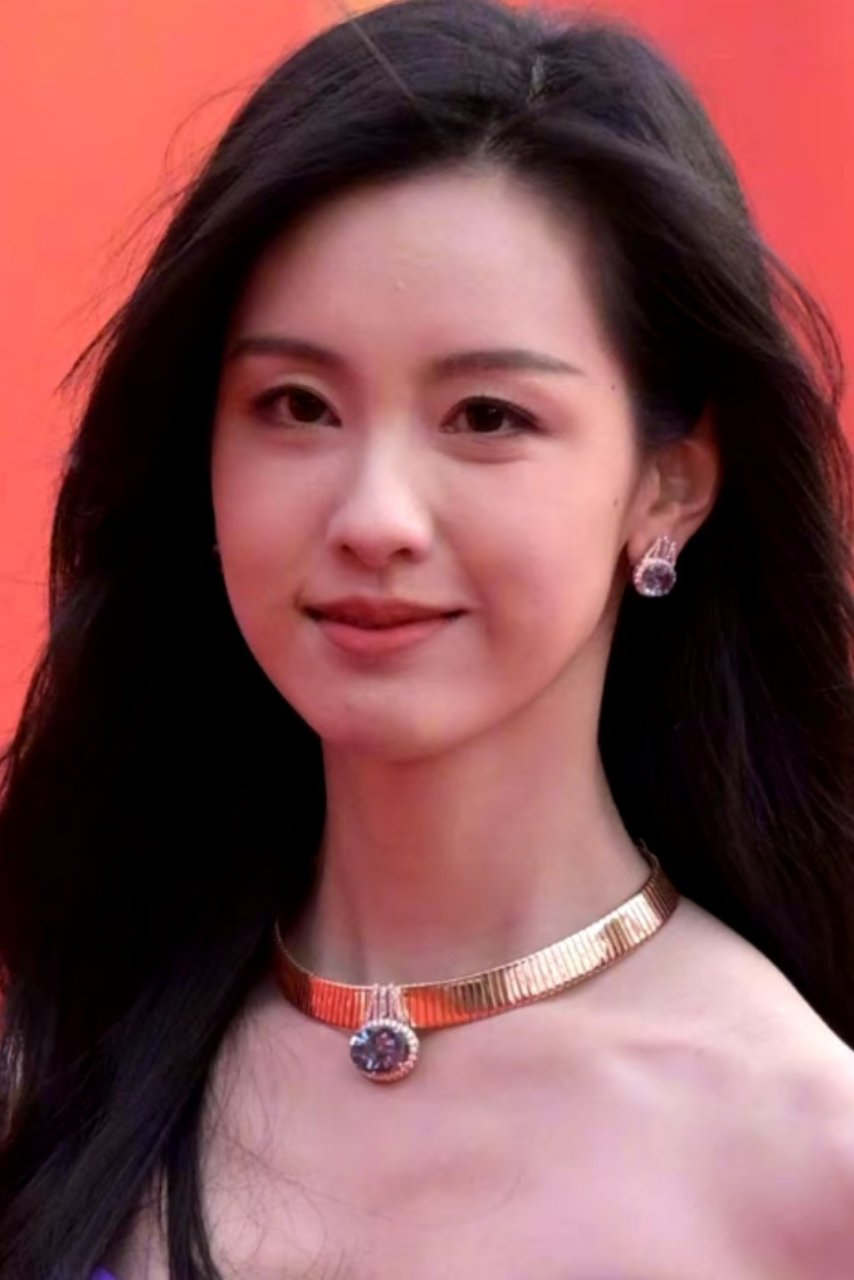 陈都灵眼窝凹陷眼尾痣 嘴角纹下巴尖眼神清冷状态略显疲惫是一个不太