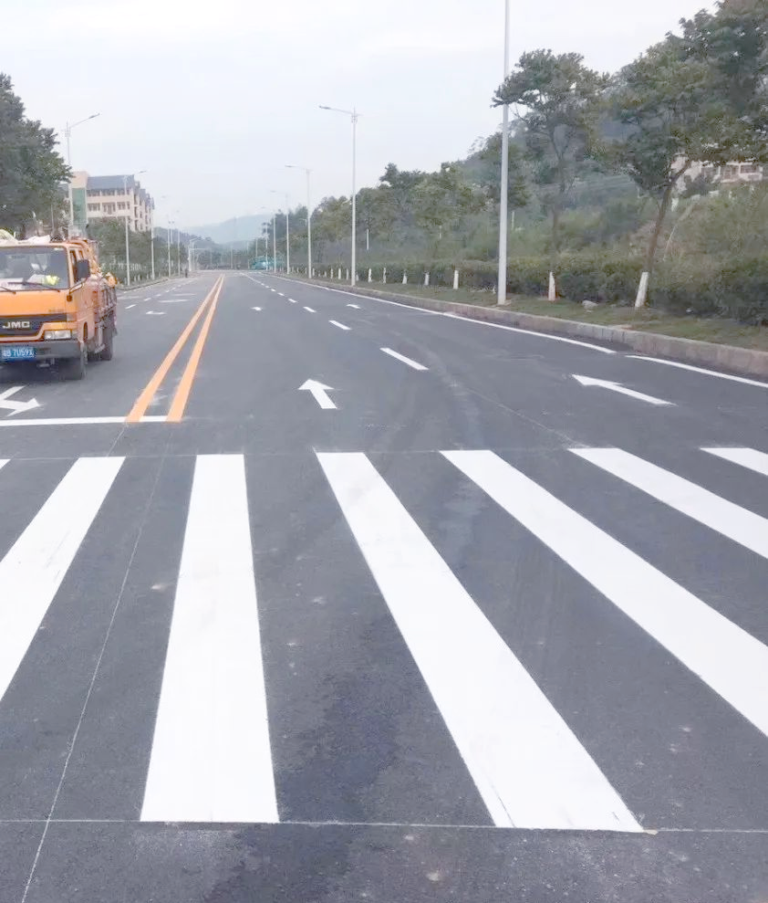 热熔标线在道路划线中的应用及其使用寿命影响因素