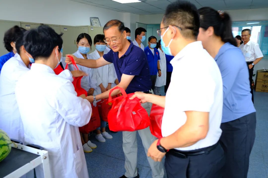 副院长张永侠到401所