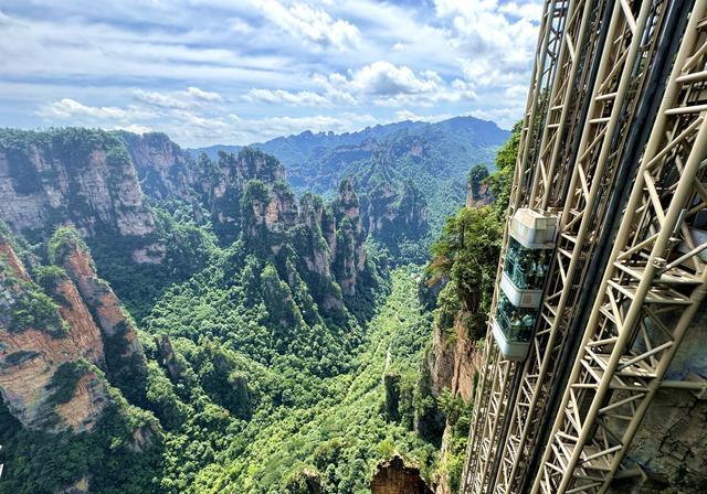 百龙天梯:张家界国家森林公园暑期网红打卡点