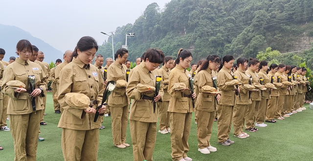 雅安市荥经县职业高级中学开展"重温峥嵘岁月,传承红色精神"主题党日