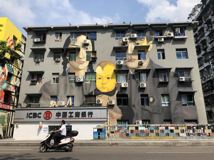 黄桷坪涂鸦艺术街轻轨图片