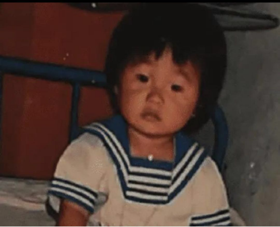 李荣浩说自己小时候眼睛很大,以为开玩笑,看到照片:低调了