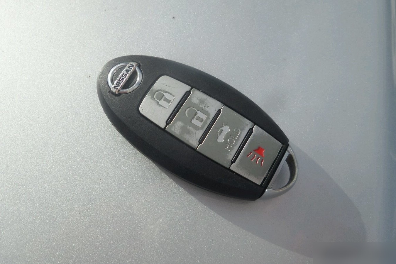 骊威钥匙亮灯 骊威车钥匙灯闪烁