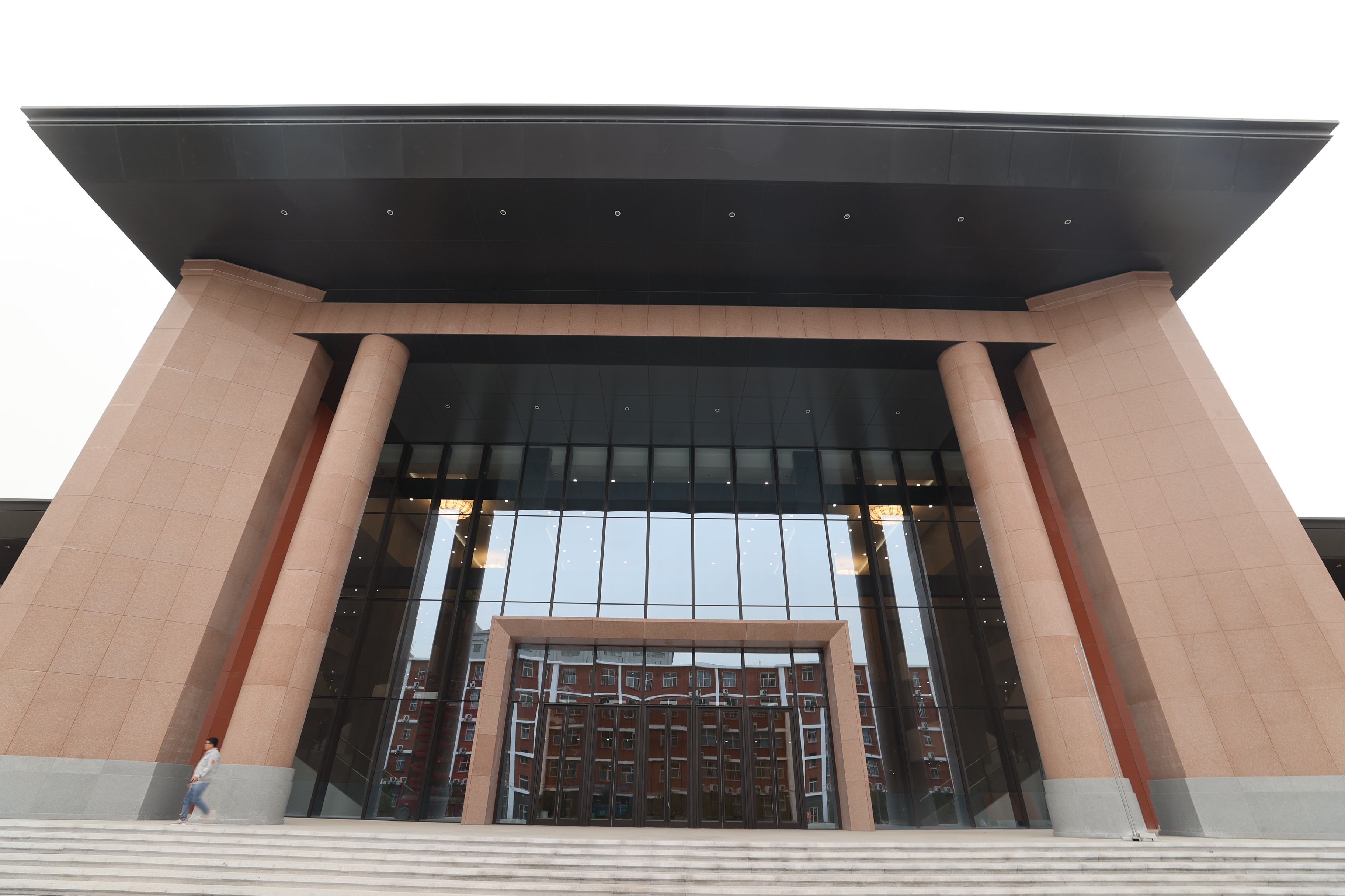 中央团校学术报告综合楼今交付